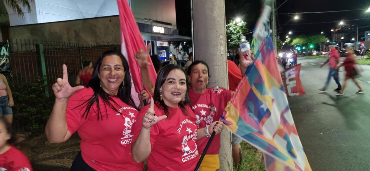 Foto 6 de 6 — Lula (PT) vence 2º turno das eleições em Araraquara